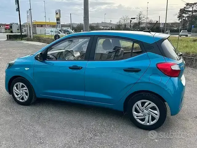 Usata Hyundai i10 67 CV (49 kW) 2022 Blu Utilitaria
