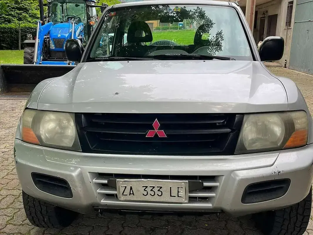 Usata Mitsubishi Pajero Elegance 99 CV (72 kW) 2000 Argento SUV