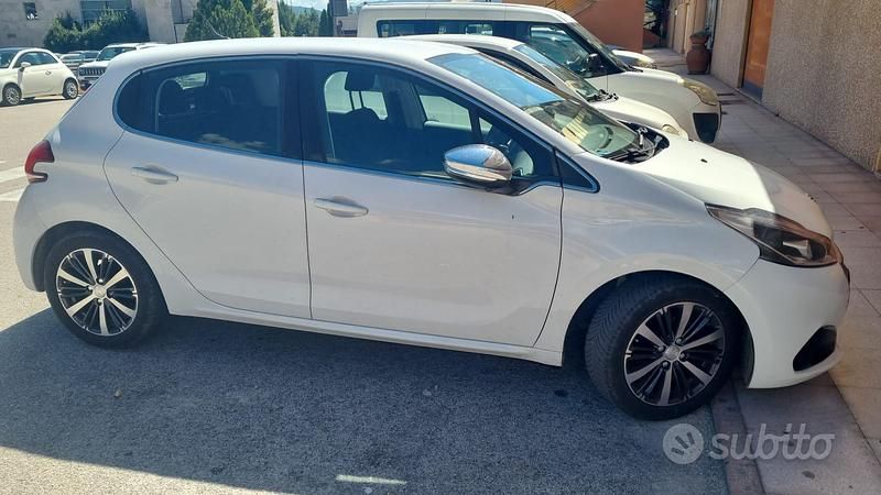 Usata Peugeot 208 75 CV (55 kW) 2017 Bianco Utilitaria