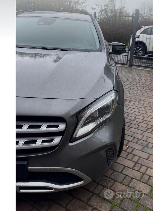 Usata Mercedes GLA180 Business 122 CV (89 kW) 2020 Grigio SUV