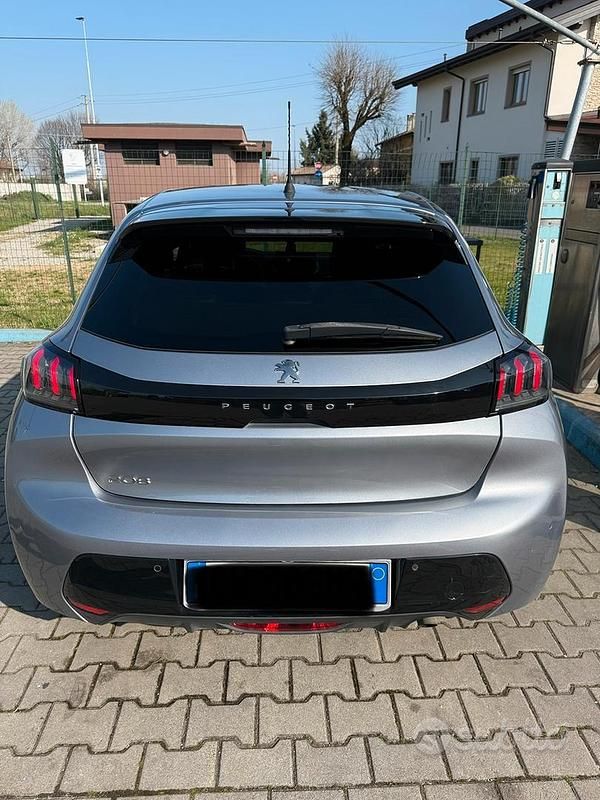 Usata Peugeot 208 Allure 101 CV (74 kW) 2022 Grigio Utilitaria