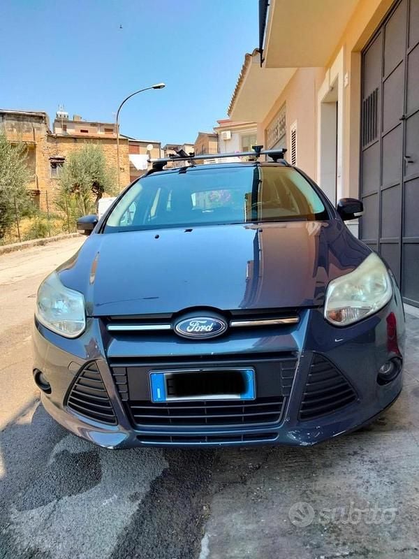 Begagnad Ford Focus 100 HK (73 kW) 2012 Grå Kombi