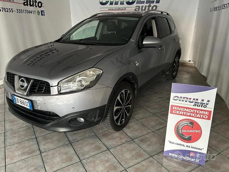 Grigio scuro metallizzato Usata 2011 Nissan Qashqai +2 N-TEC SUV | 5800 € (Ottimo prezzo) - Immagine 1/4