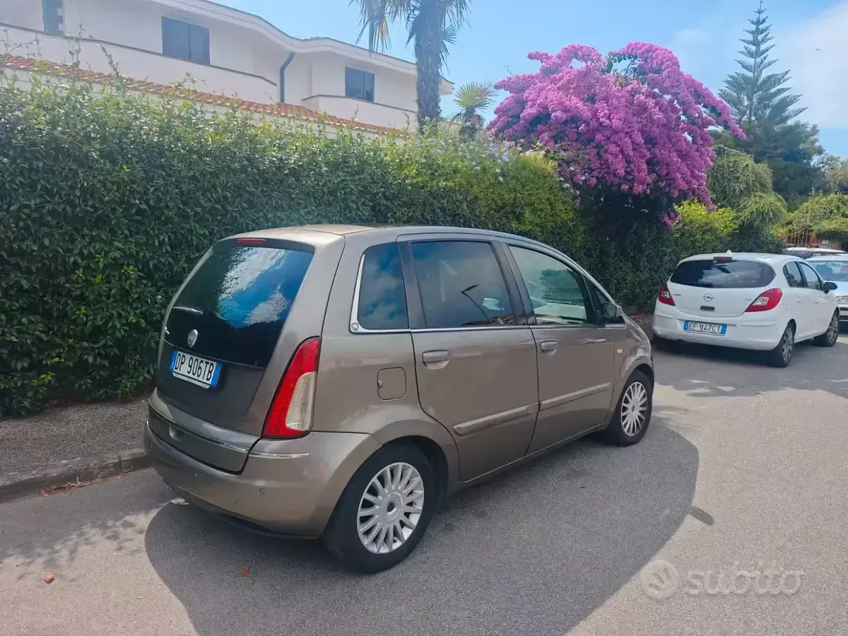 Usata Lancia Musa 95 CV (69 kW) 2008 Oro Monovolume