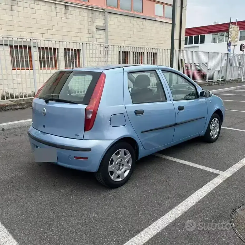 Usata Fiat Punto 80 CV (58 kW) 2003 Bluazzurro Utilitaria