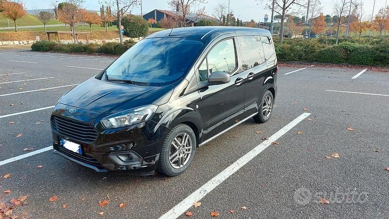 Nero Usata 2019 Ford Tourneo Courier Monovolume | 12.800 € (Buon prezzo) - Immagine 1/4
