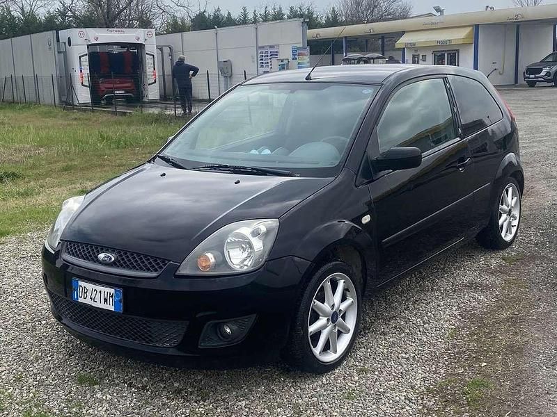 Usata Ford Fiesta Zetec 68 CV (50 kW) 2006 Utilitaria
