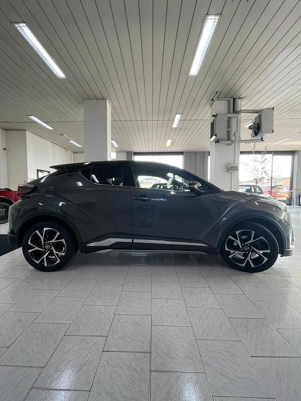 Usata Toyota C-HR Style 122 CV (89 kW) 2019 Grigio SUV