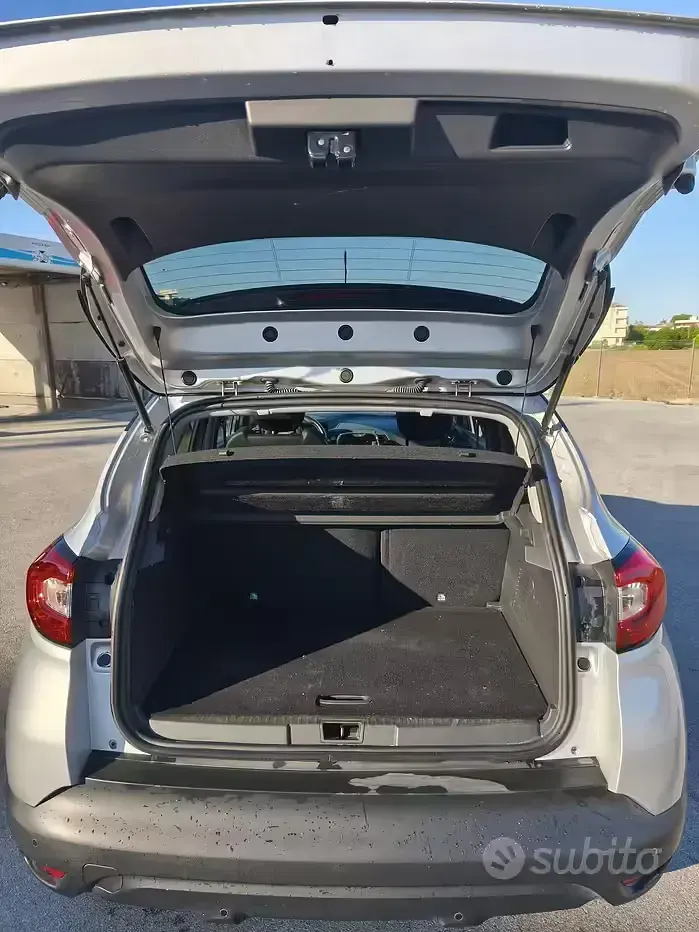 Usata Renault Captur 90 CV (66 kW) 2016 Grigio SUV