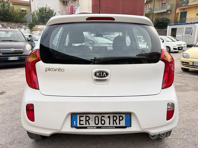 Begagnad Kia Picanto 68 HK (50 kW) 2013 Vit Halvkombi