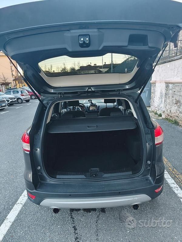 Usata Ford Kuga Trend 120 CV (88 kW) 2016 Grigio SUV