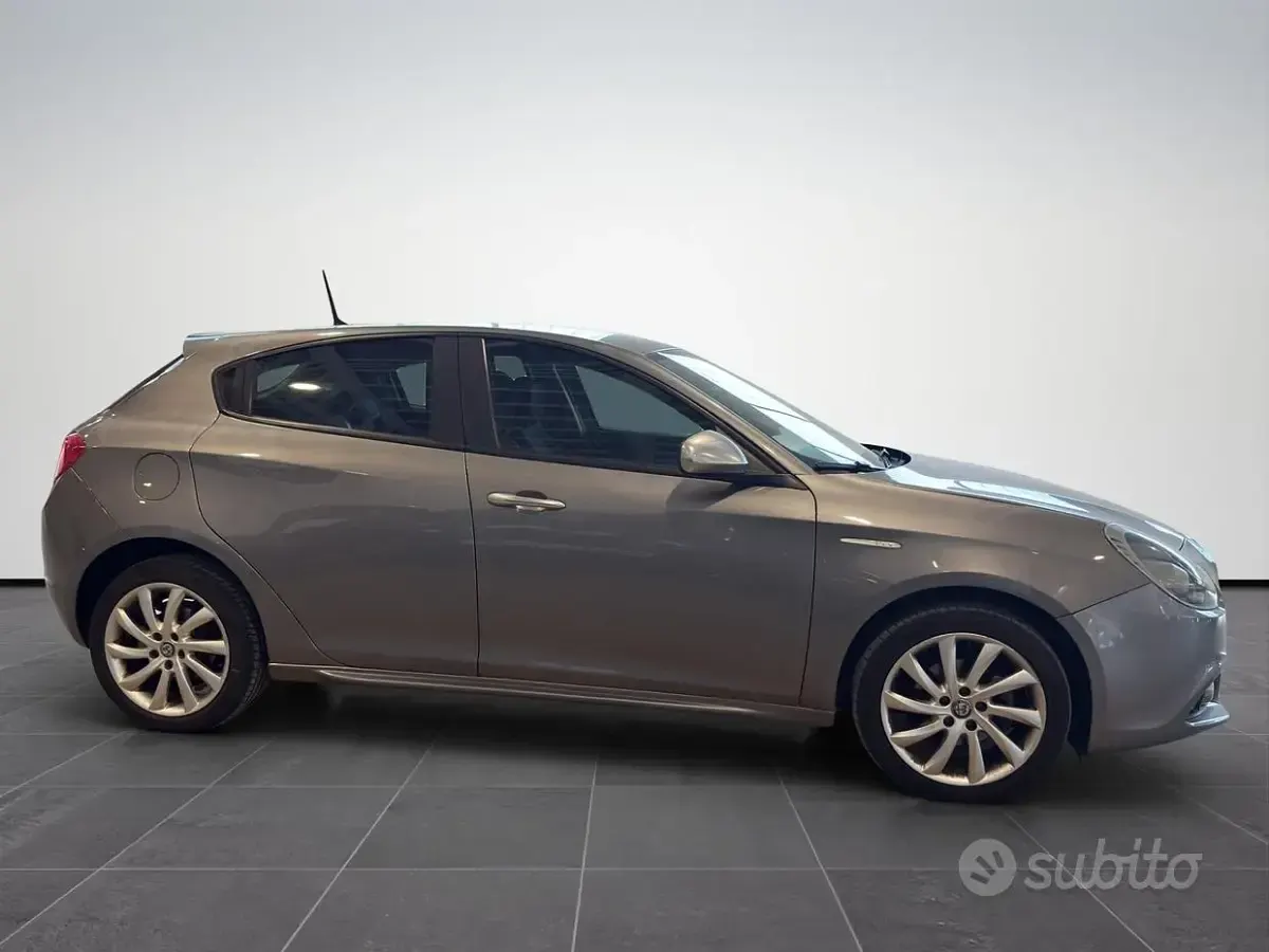 Usata Alfa Romeo Giulietta 120 CV (88 kW) 2017 Grigio Utilitaria