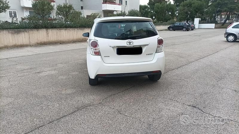 Gebraucht Toyota Verso Style 112 PS (82 kW) 2014 Weiß Van / Kleinbus