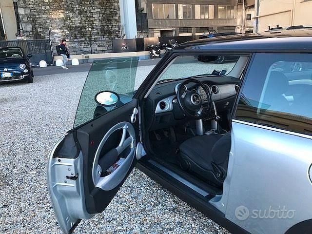 Usata Mini Cooper 116 CV (85 kW) 2004 Grigio Utilitaria