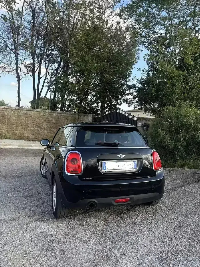 Usata Mini ONE 95 CV (69 kW) 2019 Nero Utilitaria