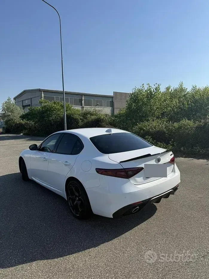 Usata Alfa Romeo Giulia 180 CV (132 kW) 2018 Bianco Berlina