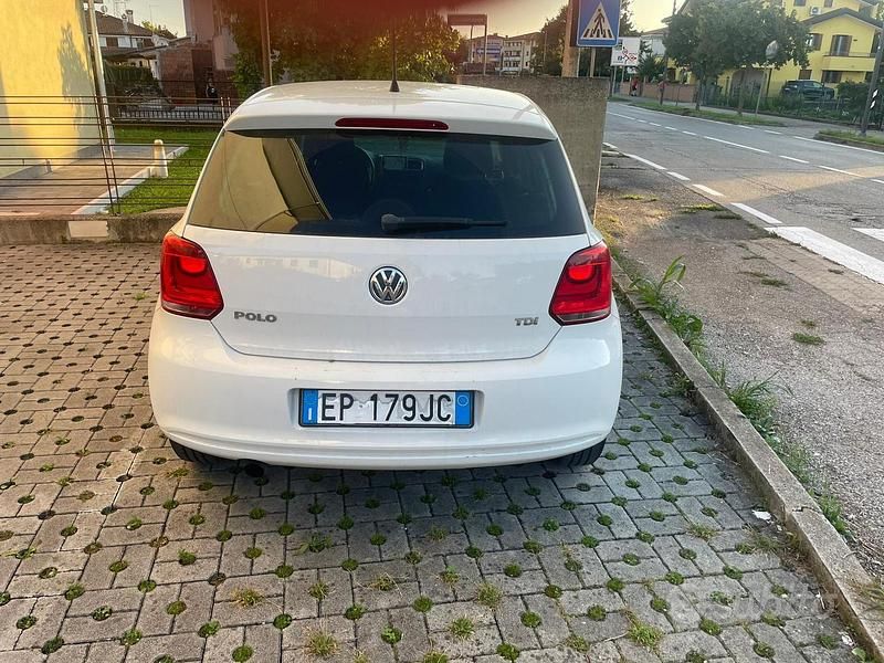 Bianco Usata 2012 VW Polo Comfortline Due volumi | 6000 € (Buon prezzo) - Immagine 1/4