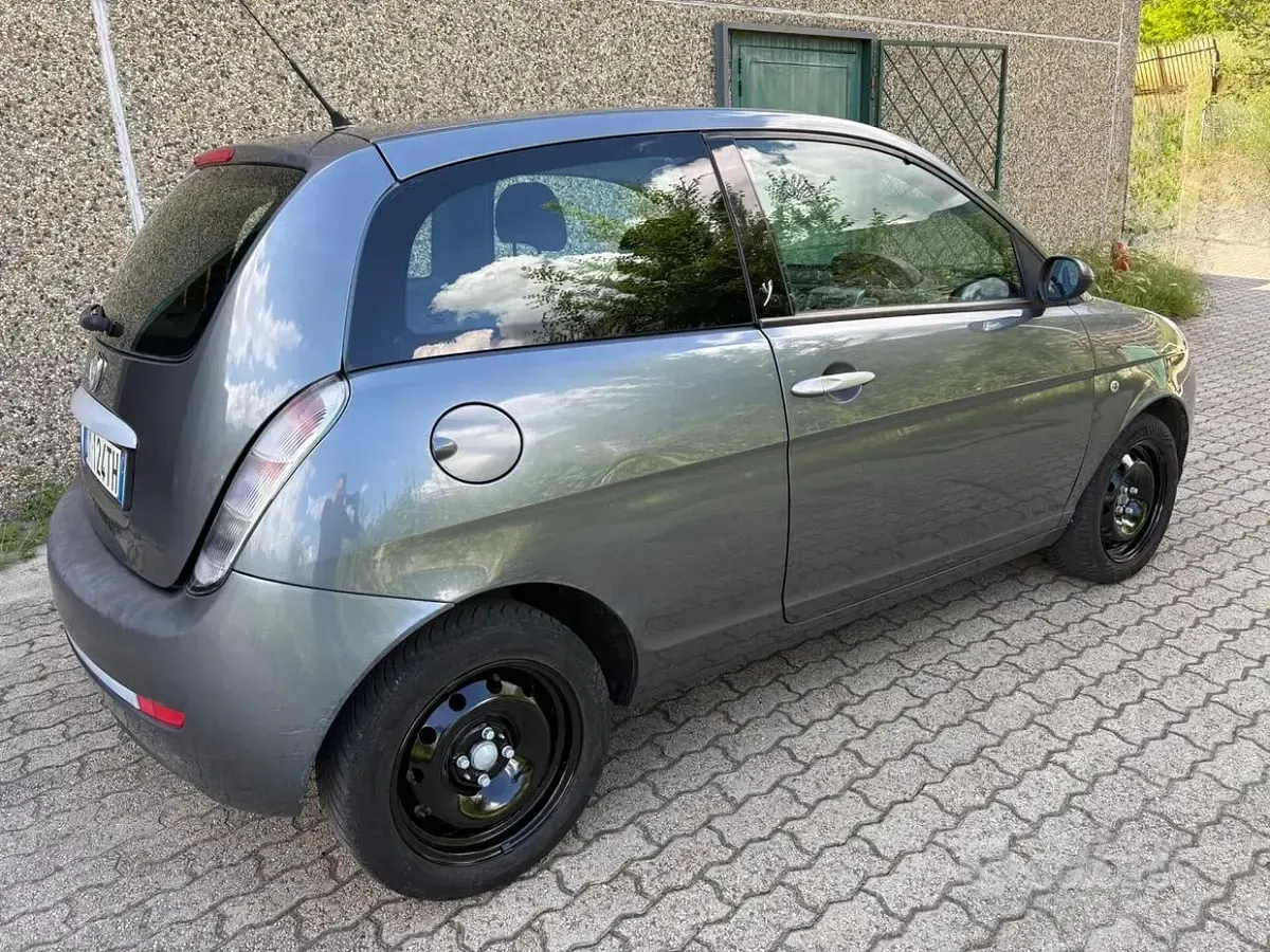 Usata Lancia Ypsilon 60 CV (44 kW) 2009 Grigio Utilitaria