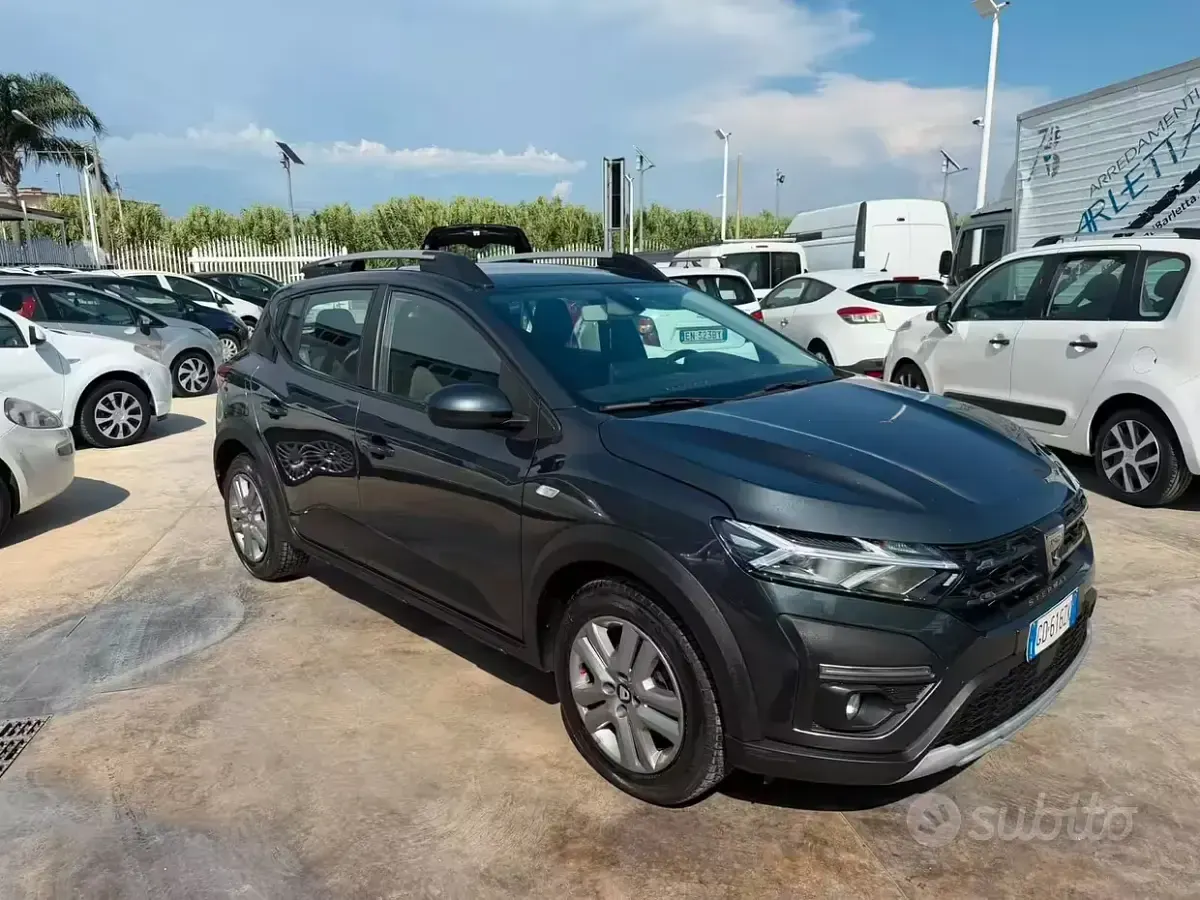 Usata Dacia Sandero Comfort 101 CV (74 kW) 2021 Grigio Berlina