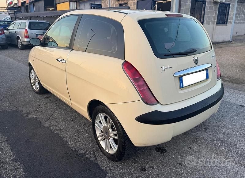 Usata Lancia Ypsilon 69 CV (50 kW) 2005 Beige Utilitaria