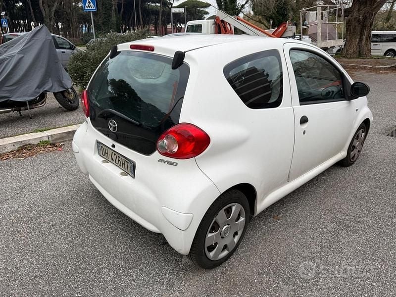 Usata Toyota Aygo Sol 67 CV (49 kW) 2007 Bianco Utilitaria