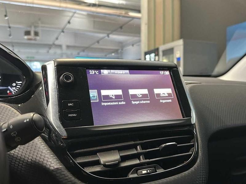 Usata Peugeot 2008 Active 100 CV (73 kW) 2016 Bianco SUV