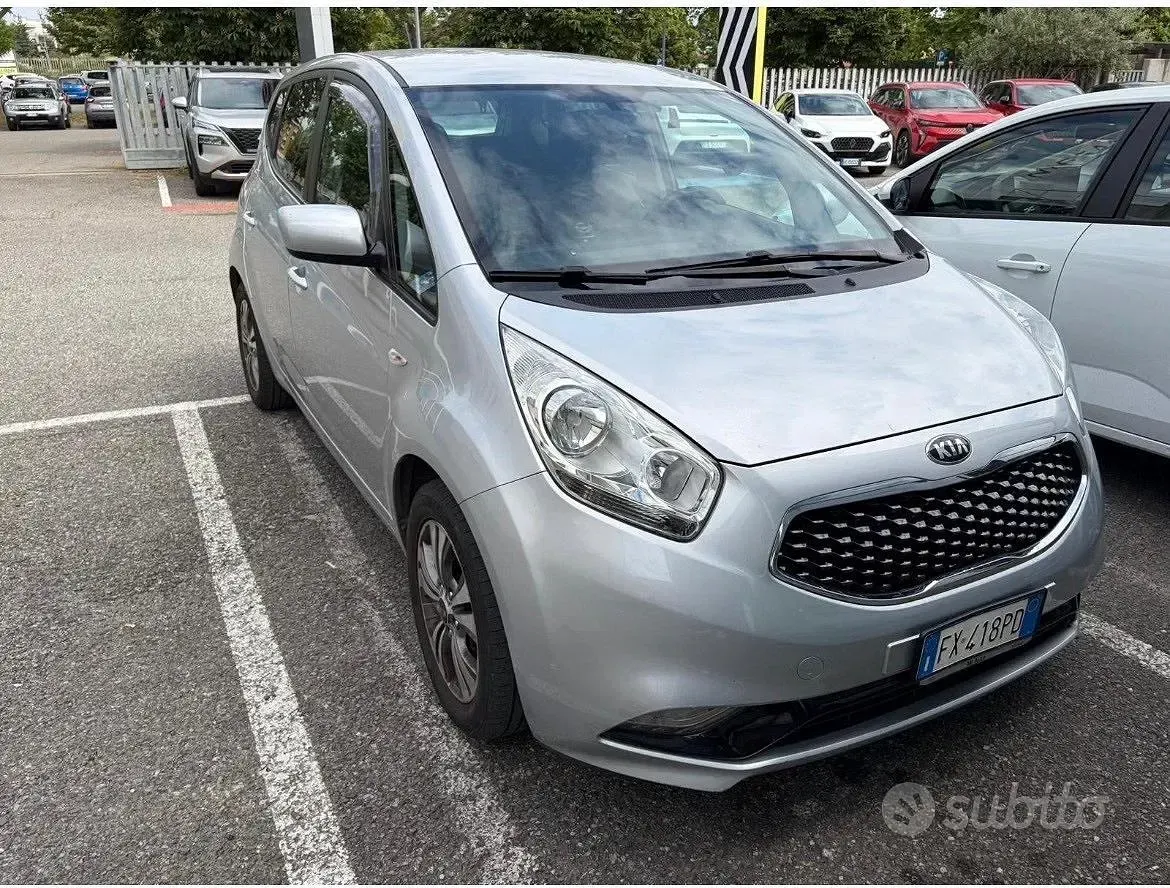 Usata Kia Venga 90 CV (66 kW) 2019 Argento Utilitaria