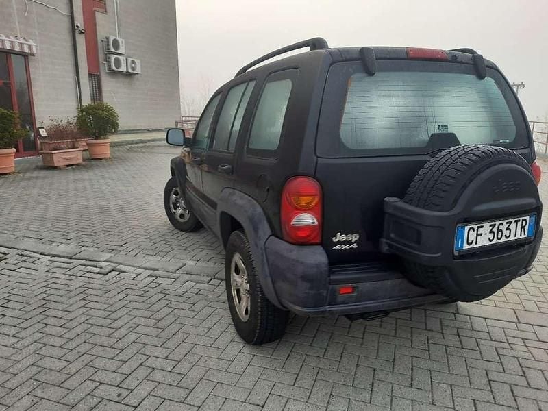 Używany Jeep Cherokee Sport 150 KM (110 kW) 2003 Czarny SUV