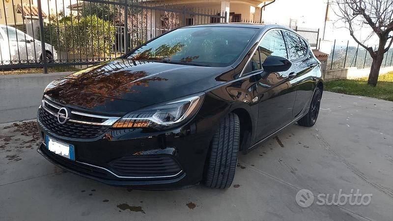Usata Opel Astra 160 CV (117 kW) 2017 Nero Utilitaria