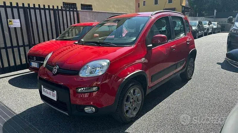 Usado Fiat Panda 4x4 S 86 CV (63 kW) 2015 Rojo Utilitario