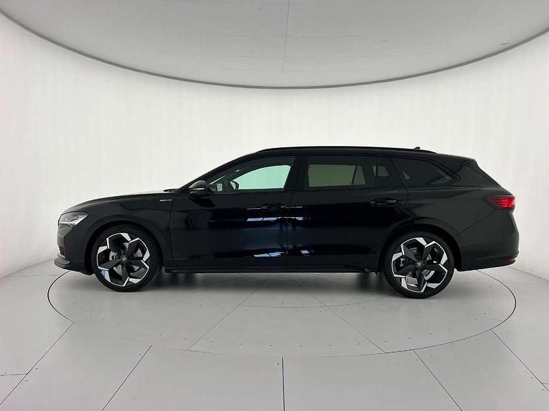 Nuova Skoda Superb SportLine 150 CV (110 kW) 2026 Nero ebano metallizzato Station wagon