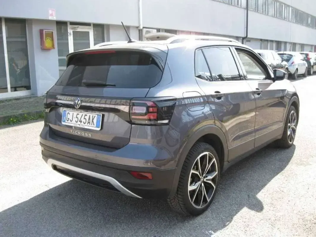 Usata VW T-Cross 110 CV (80 kW) 2022 Grigio SUV