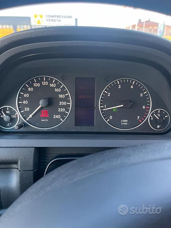 Begagnad Mercedes A160 95 HK (69 kW) 2011 Svart Halvkombi