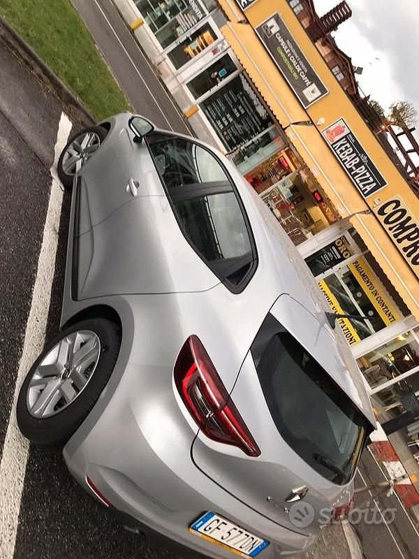 Usata Renault Clio V 100 CV (73 kW) 2021 Grigio Utilitaria