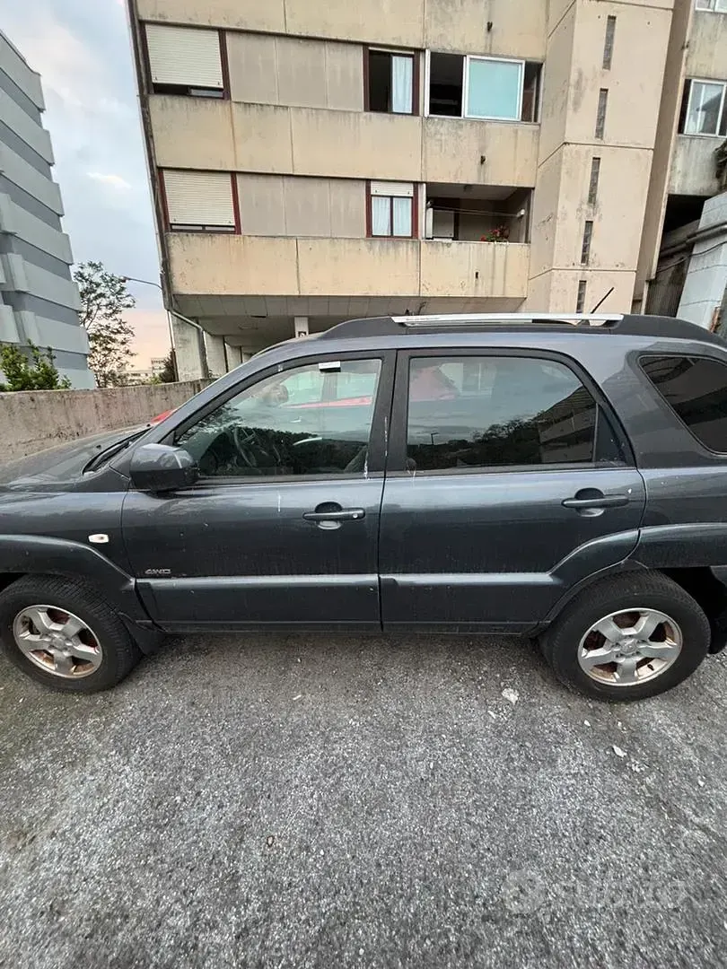 Second-hand Kia Sportage 141 CP (103 kW) 2008 Negru SUV