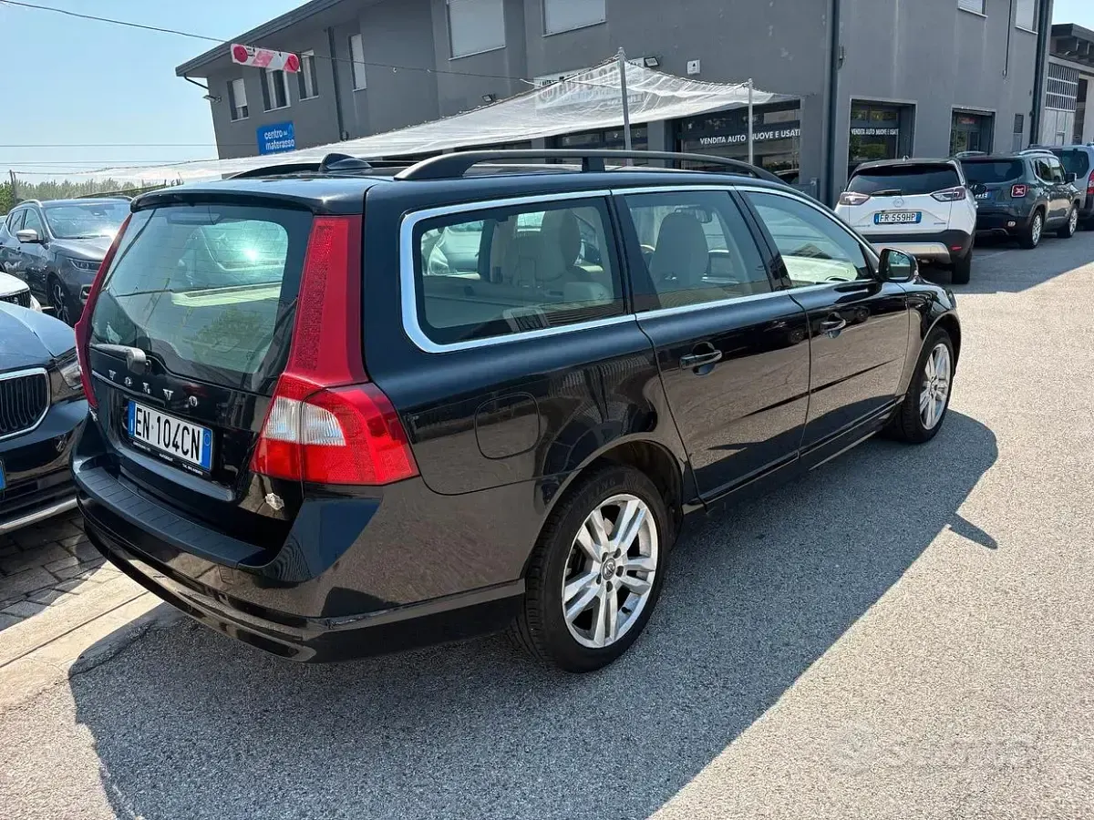 Usata Volvo V70 Momentum 163 CV (119 kW) 2011 Nero Station wagon