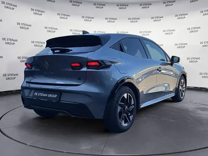 Nuova Renault Clio Techno 158 CV (116 kW) 2025 Grigio Utilitaria