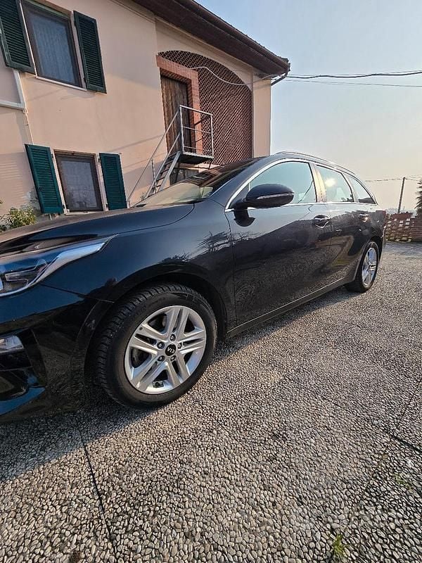 Usata Kia Ceed 115 CV (84 kW) 2020 Nero Utilitaria
