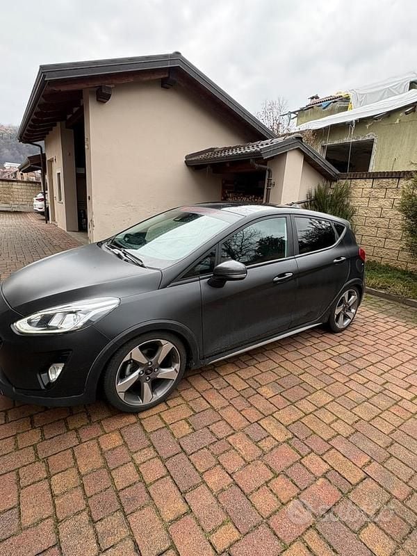 Usata Ford Fiesta Active 101 CV (74 kW) 2018 Nero Berlina
