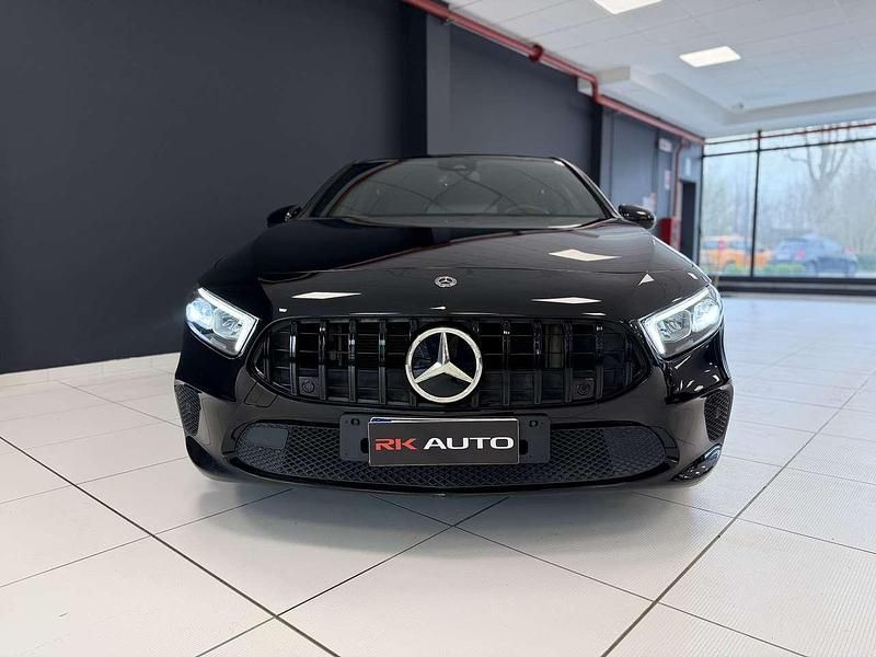 Usata Mercedes A180 Premium 116 CV (85 kW) 2019 Nero Berlina