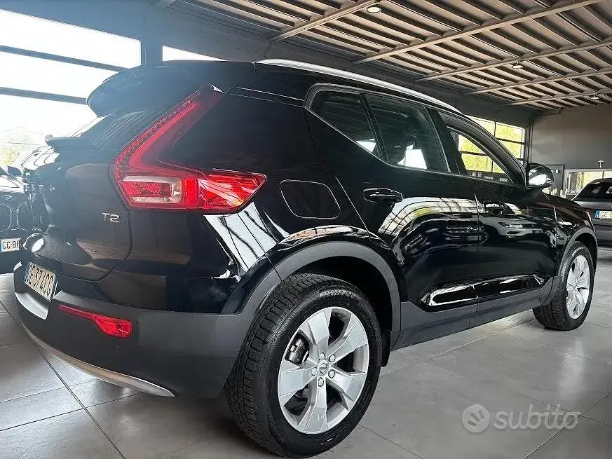 Usata Volvo XC40 Momentum 129 CV (94 kW) 2021 Nero SUV