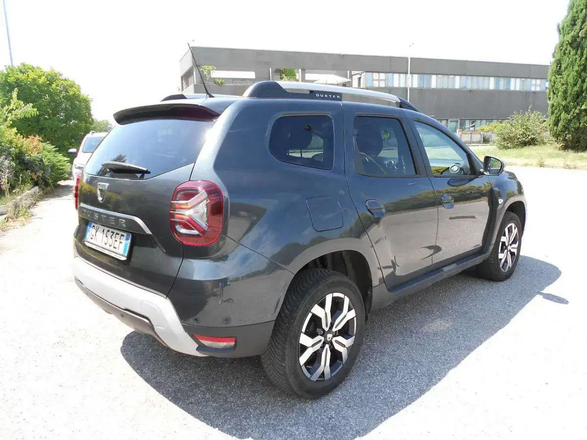 Usata Dacia Duster Prestige 116 CV (85 kW) 2022 Grigio scuro SUV