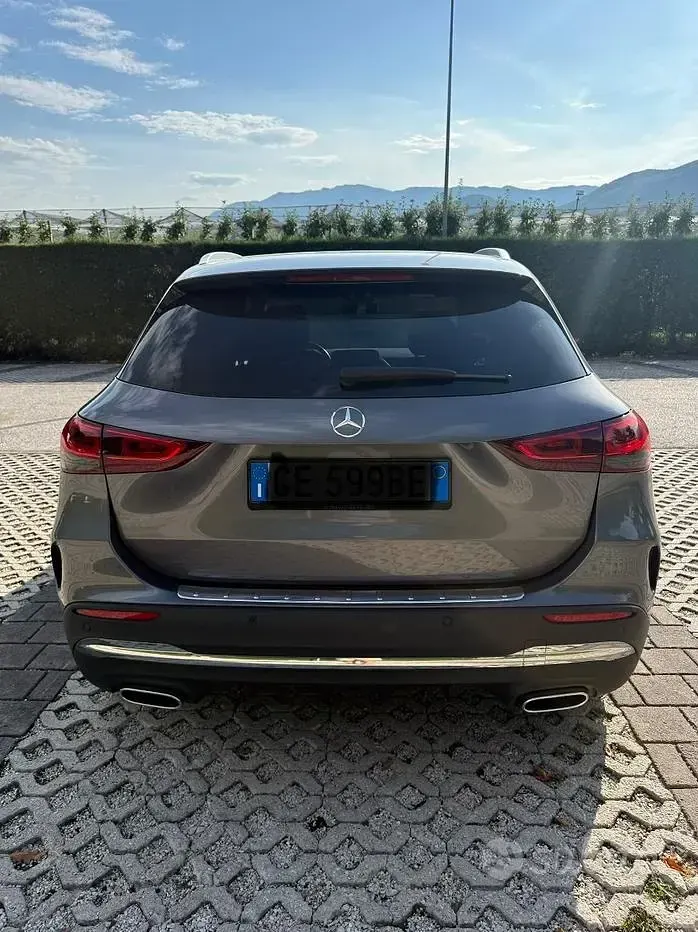 Usata Mercedes GLA220 AMG line 190 CV (139 kW) 2022 Grigio SUV