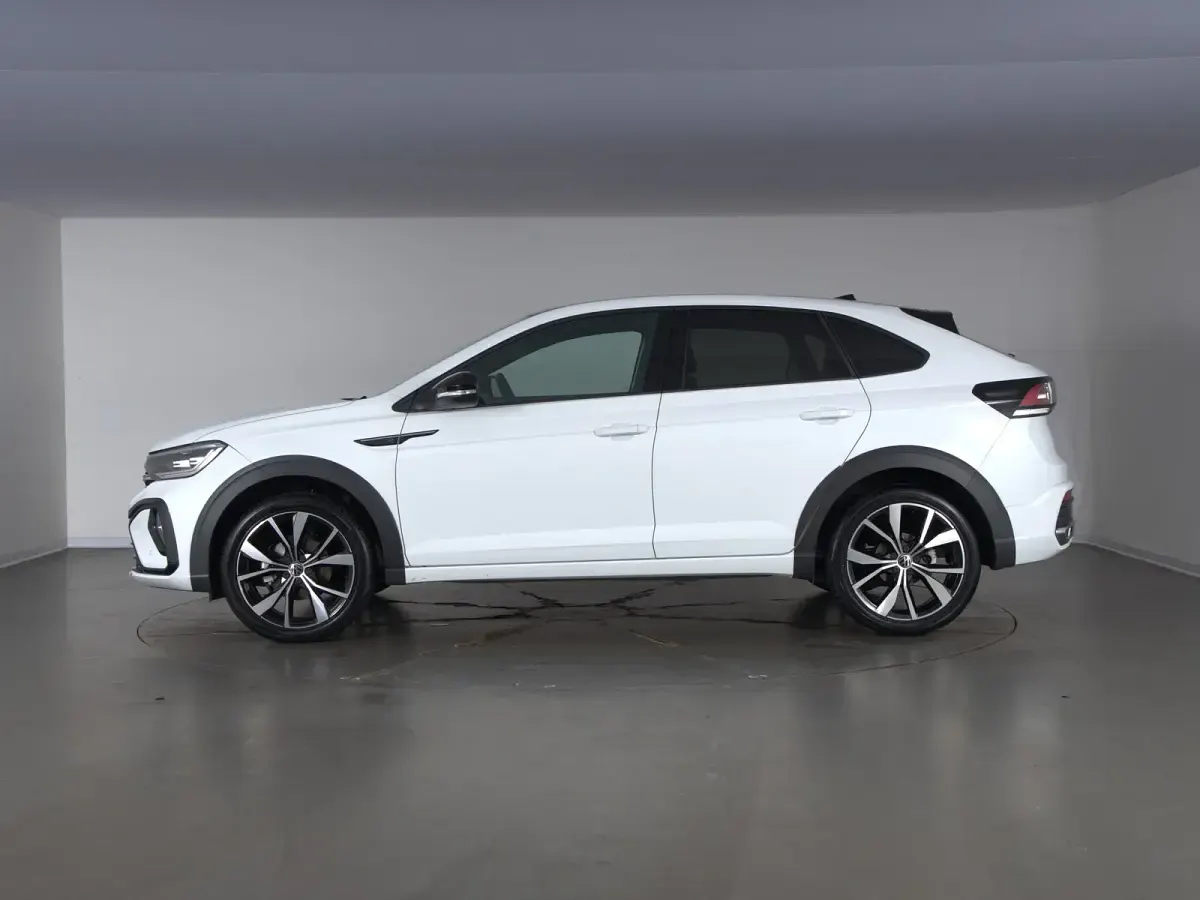 Usata VW Taigo R-line 110 CV (80 kW) 2023 Pure white nero SUV