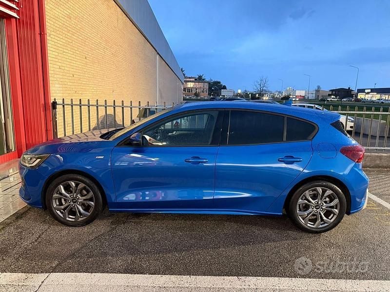 Usata Ford Focus ST-Line 125 CV (91 kW) 2022 Blu/azzurro Berlina
