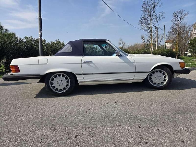 Usata Mercedes SL380 204 CV (150 kW) 1985 Bianco Cabrio