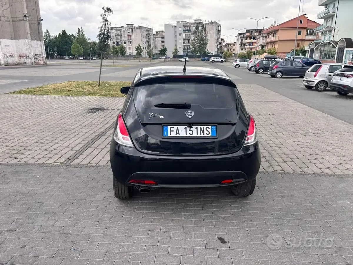 Usata Lancia Ypsilon S 95 CV (69 kW) 2015 Nero Utilitaria