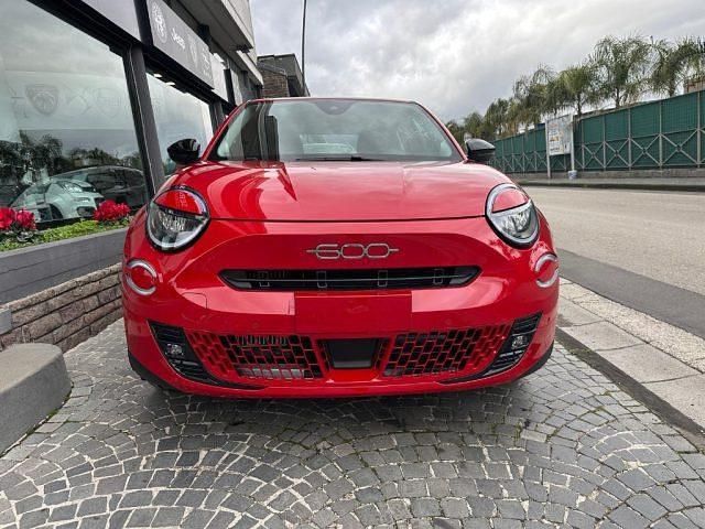 Nuova Fiat 600 Icon 110 CV (80 kW) 2025 Rosso SUV