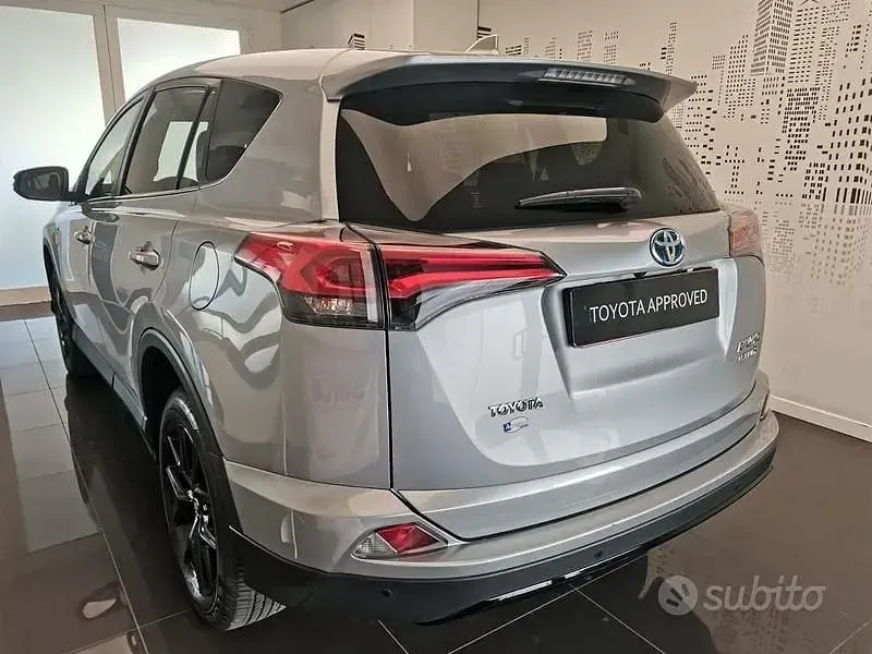 Usata Toyota RAV4 Hybrid 197 CV (144 kW) 2018 Grigio SUV