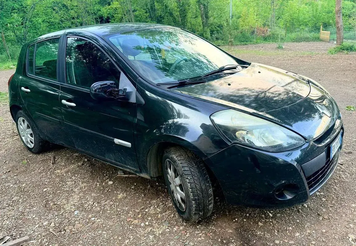 Usata Renault Clio II 75 CV (55 kW) 2011 Nero Berlina